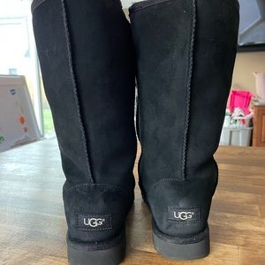 Black leopard lined tall ugg boots